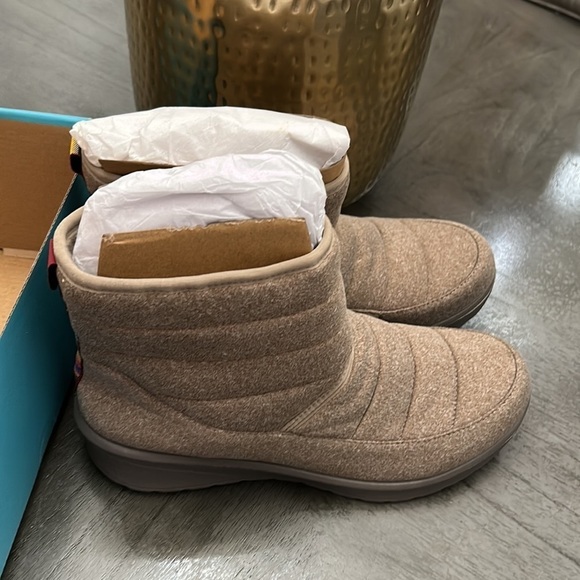 BZees Glacier Bootie (Wide) - Picture 5 of 14